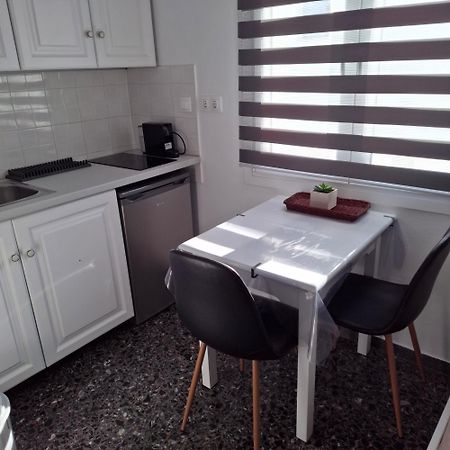 Flora Rooms & Apartments ناوسا المظهر الخارجي الصورة