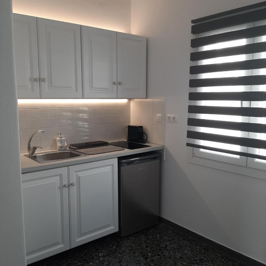 Flora Rooms & Apartments ناوسا المظهر الخارجي الصورة
