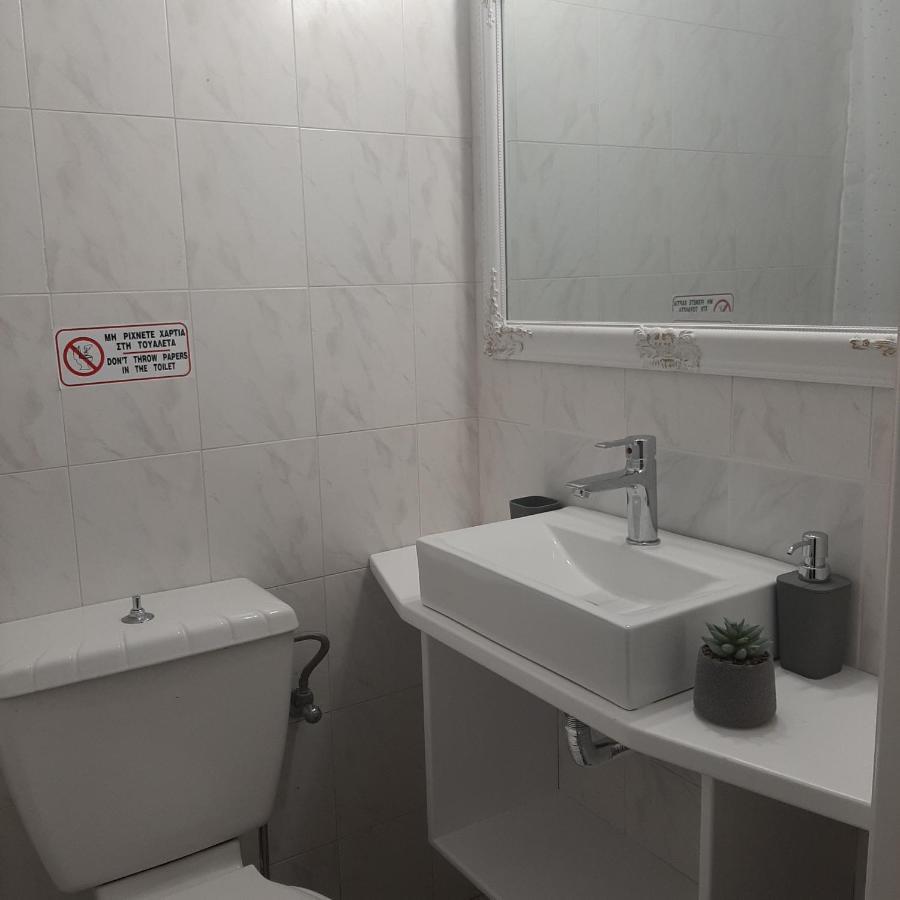 Flora Rooms & Apartments ناوسا المظهر الخارجي الصورة